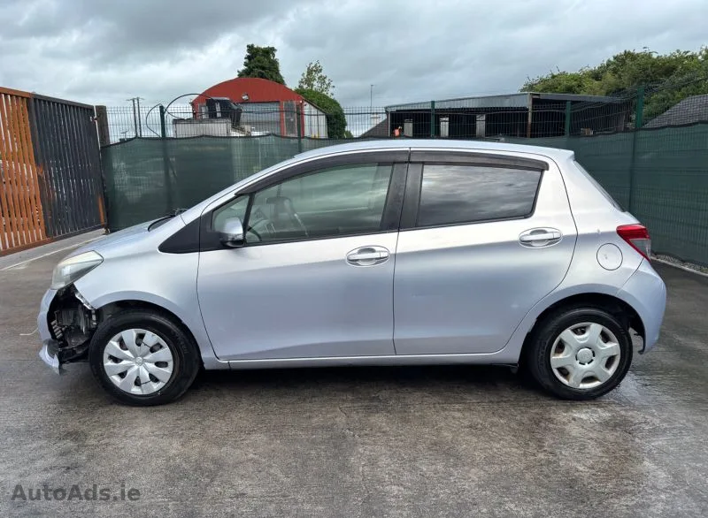 2012 Toyota Vitz – photo 5