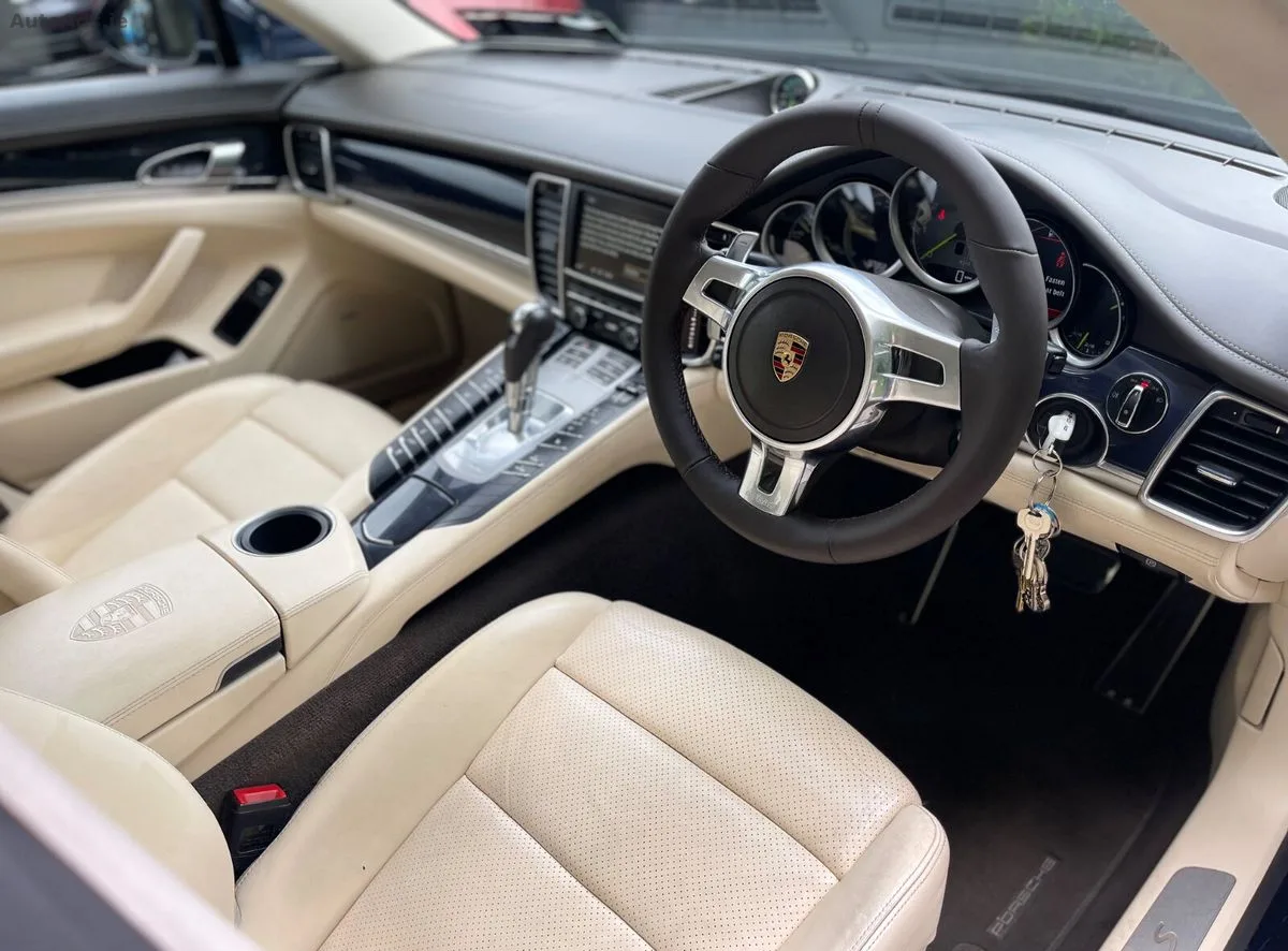 2015 Porsche Panamera – photo 8