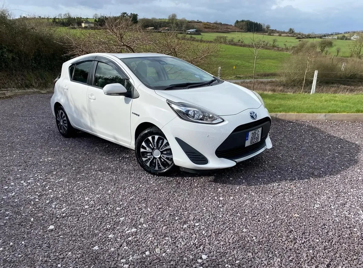 2020 Toyota Aqua – photo 2