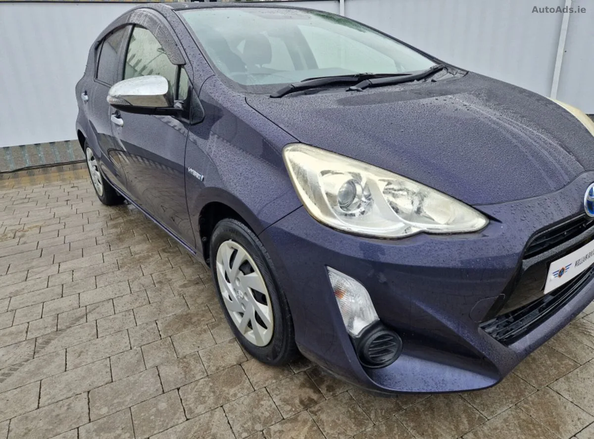 2015 Toyota Aqua – photo 2