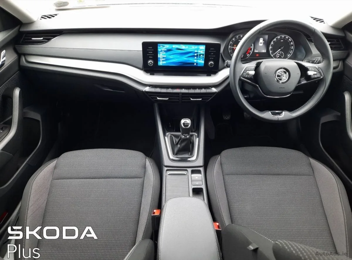 2023 Skoda Octavia – photo 2