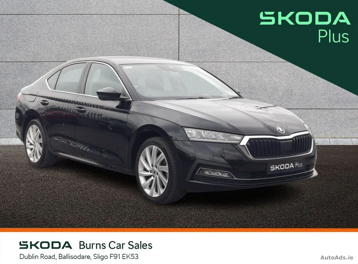 2023 Skoda Octavia – photo 1