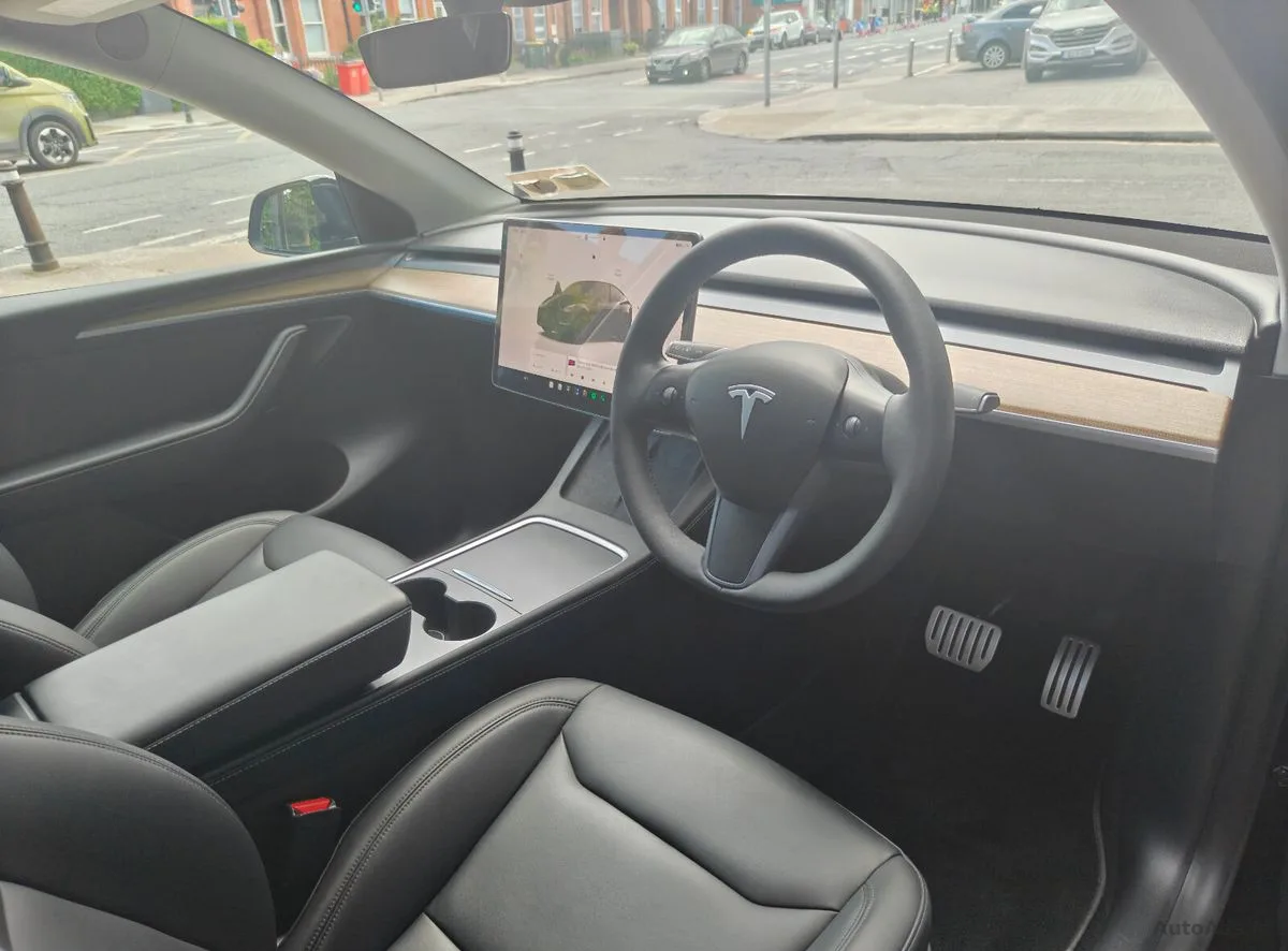 2024 Tesla Model Y – photo 6