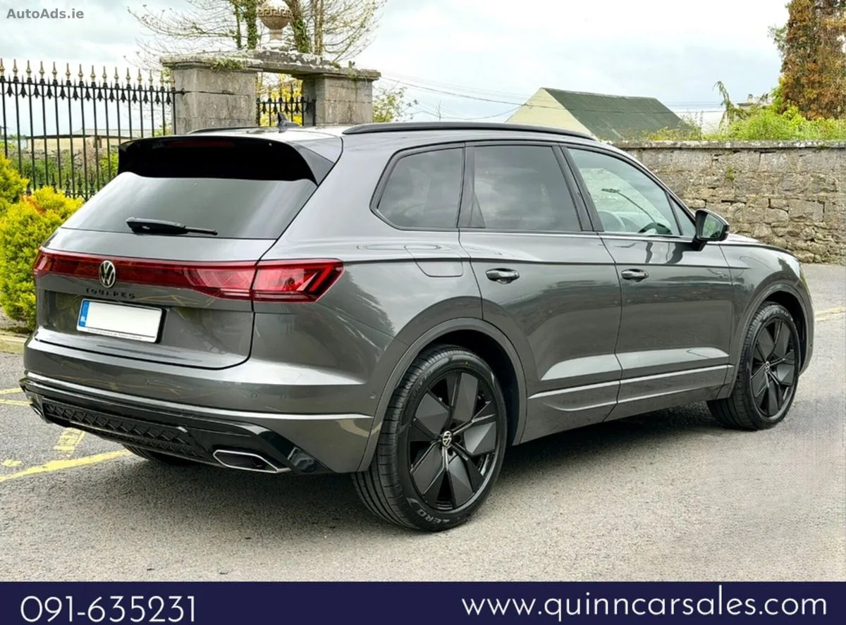 2024 Volkswagen Touareg – photo 3