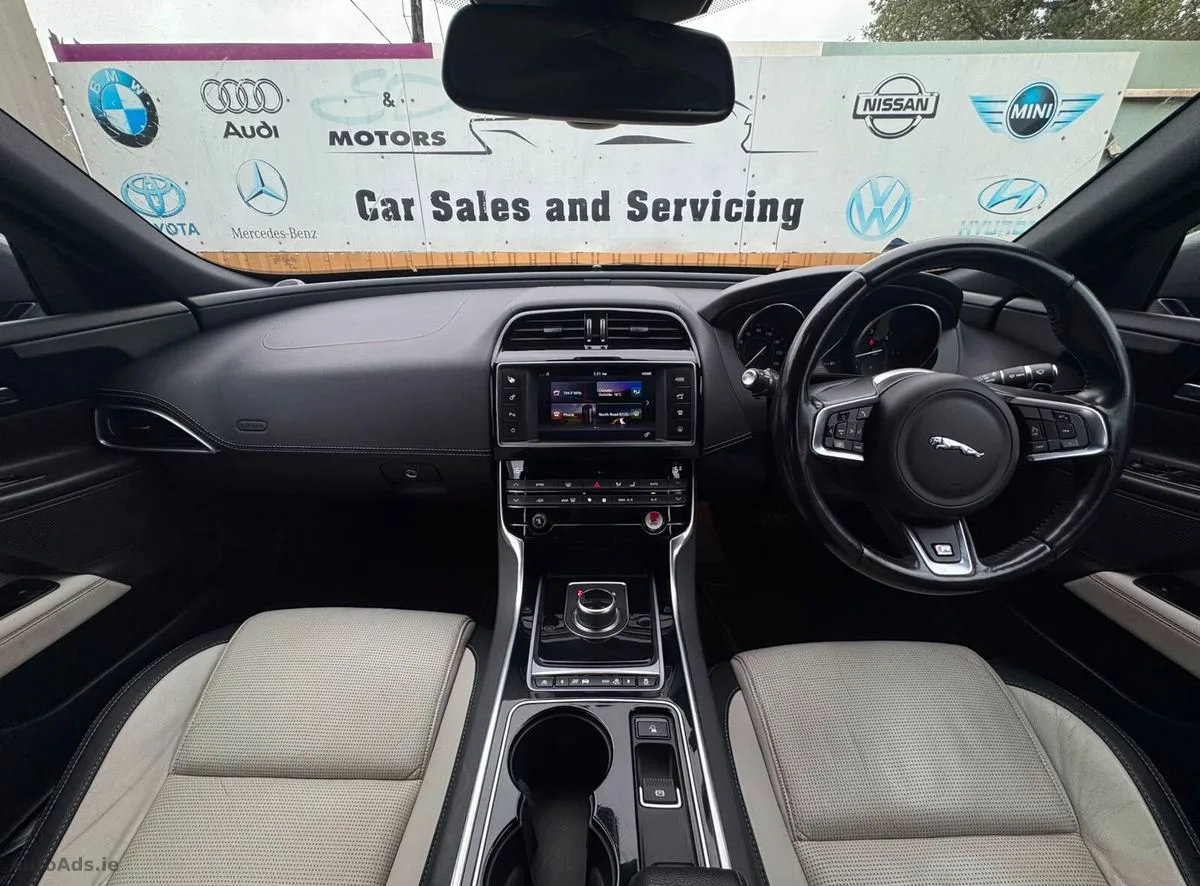 2017 Jaguar XE – photo 16