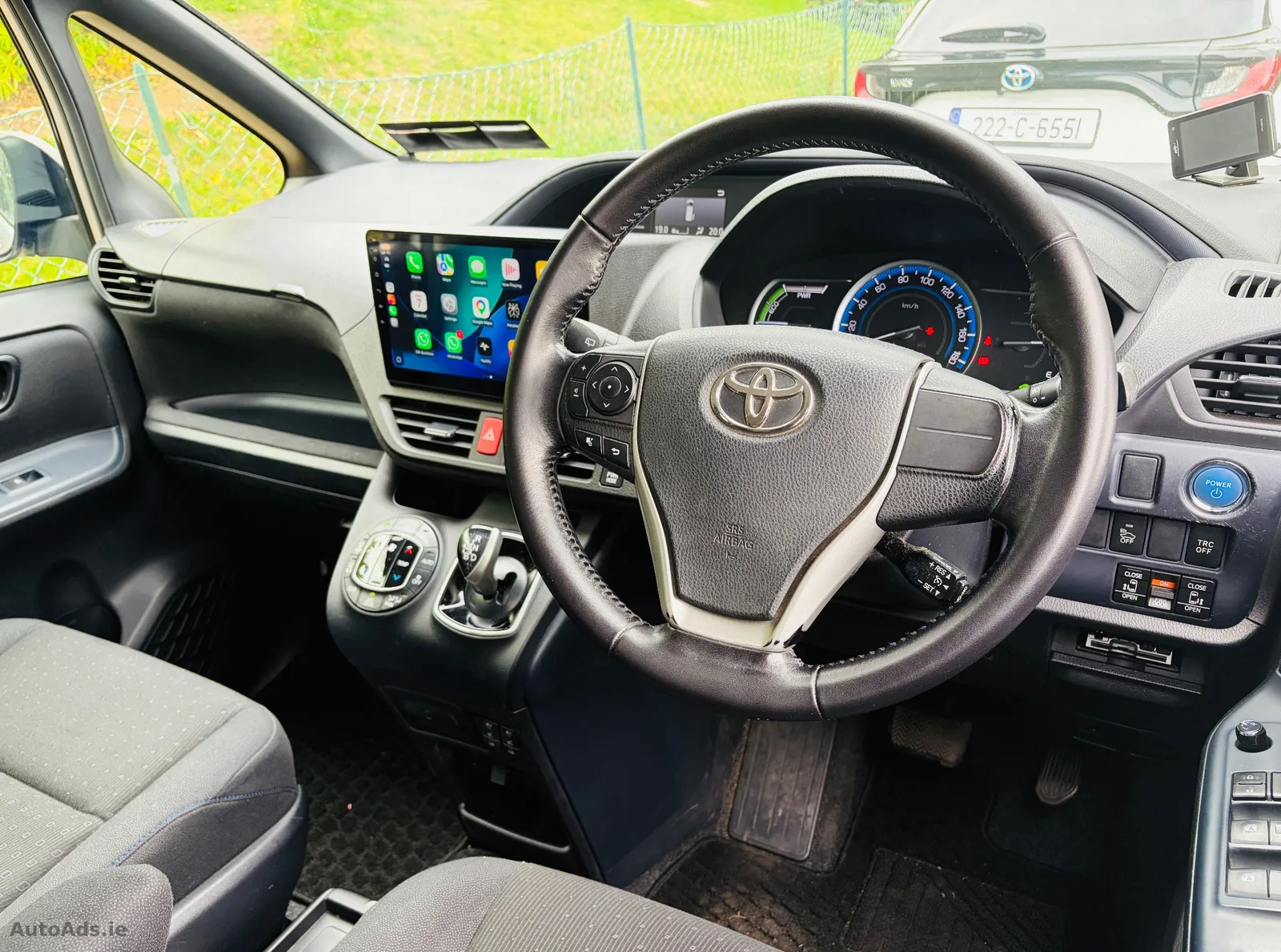 2015 Toyota Voxy – photo 12