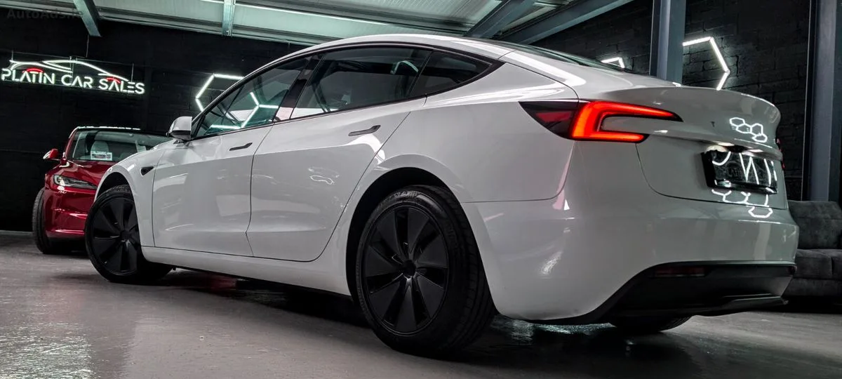 2025 Tesla Model 3 – photo 11