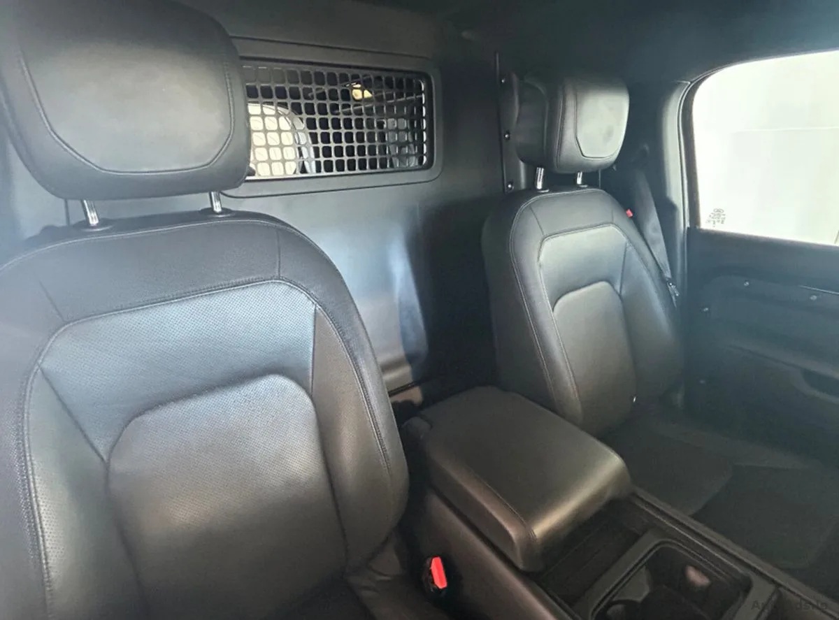 2023 Land Rover Defender – photo 6