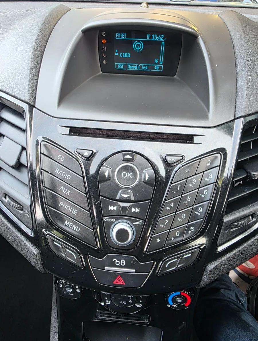 2015 Ford Fiesta – photo 17