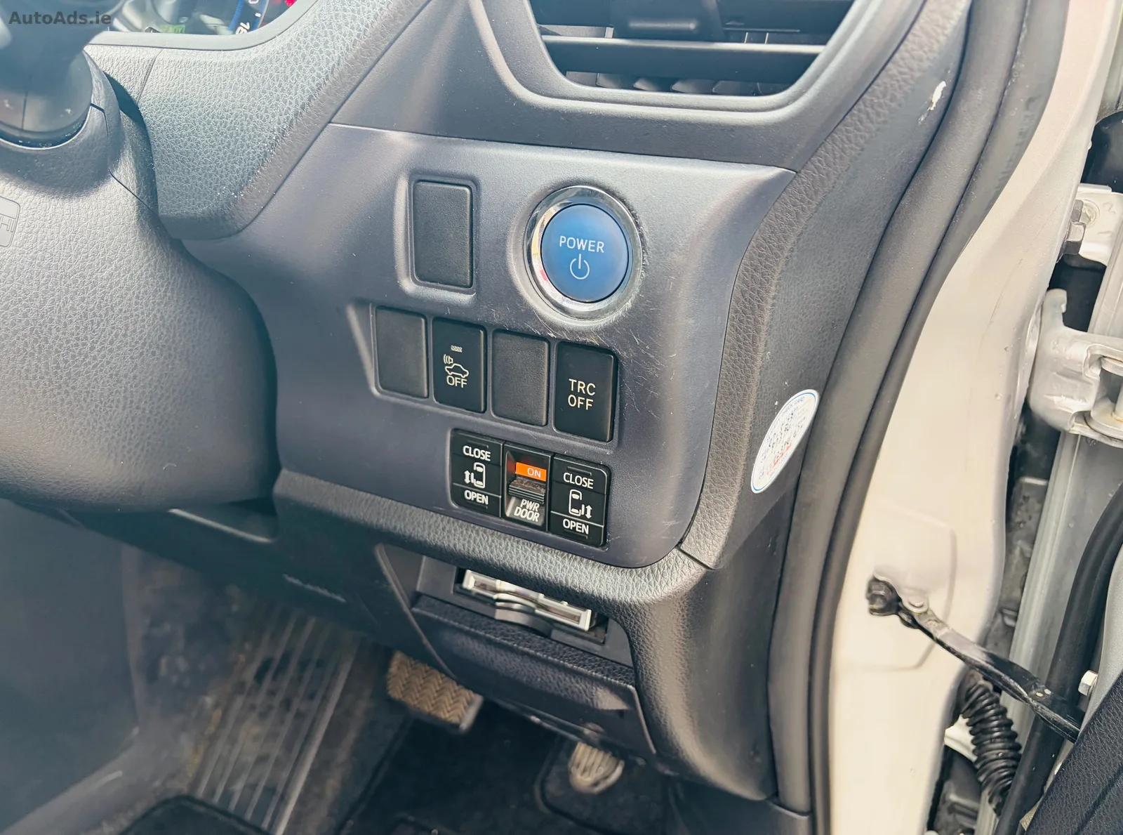 2015 Toyota Voxy – photo 7