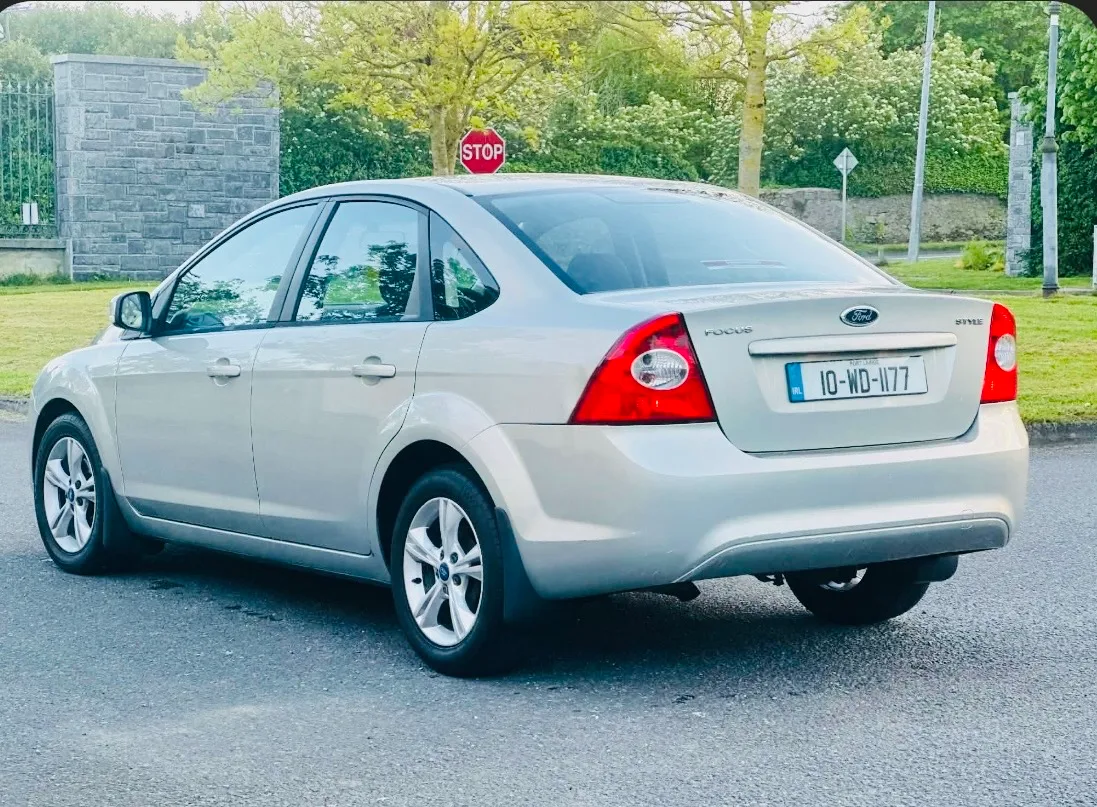 2010 Ford Focus – photo 8