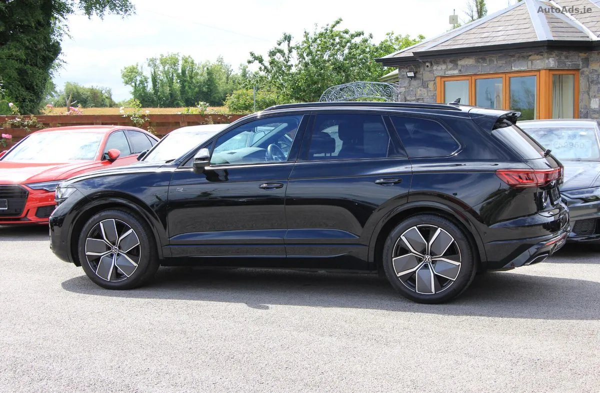 2025 Volkswagen Touareg – photo 6
