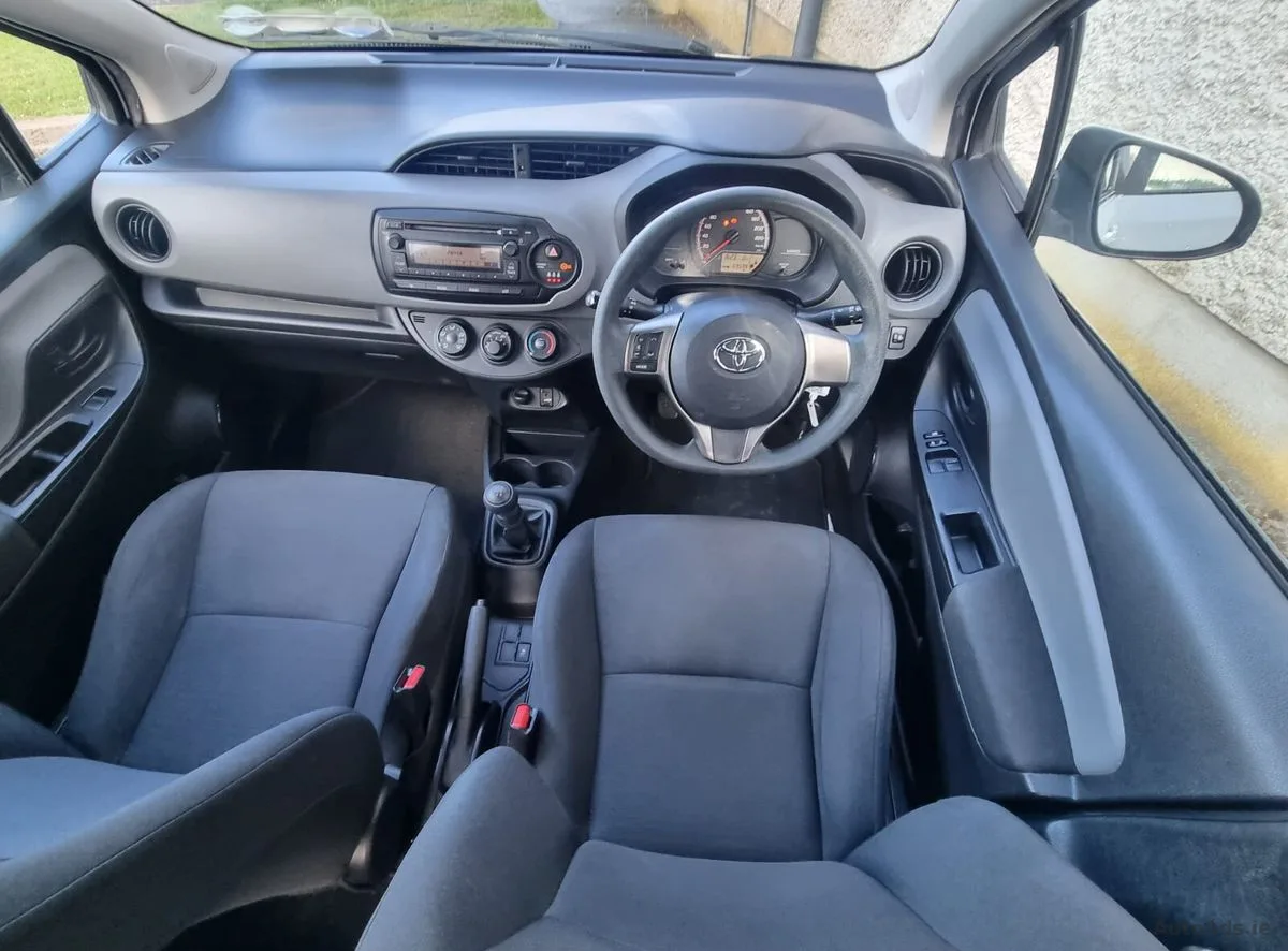 2015 Toyota Yaris – photo 16