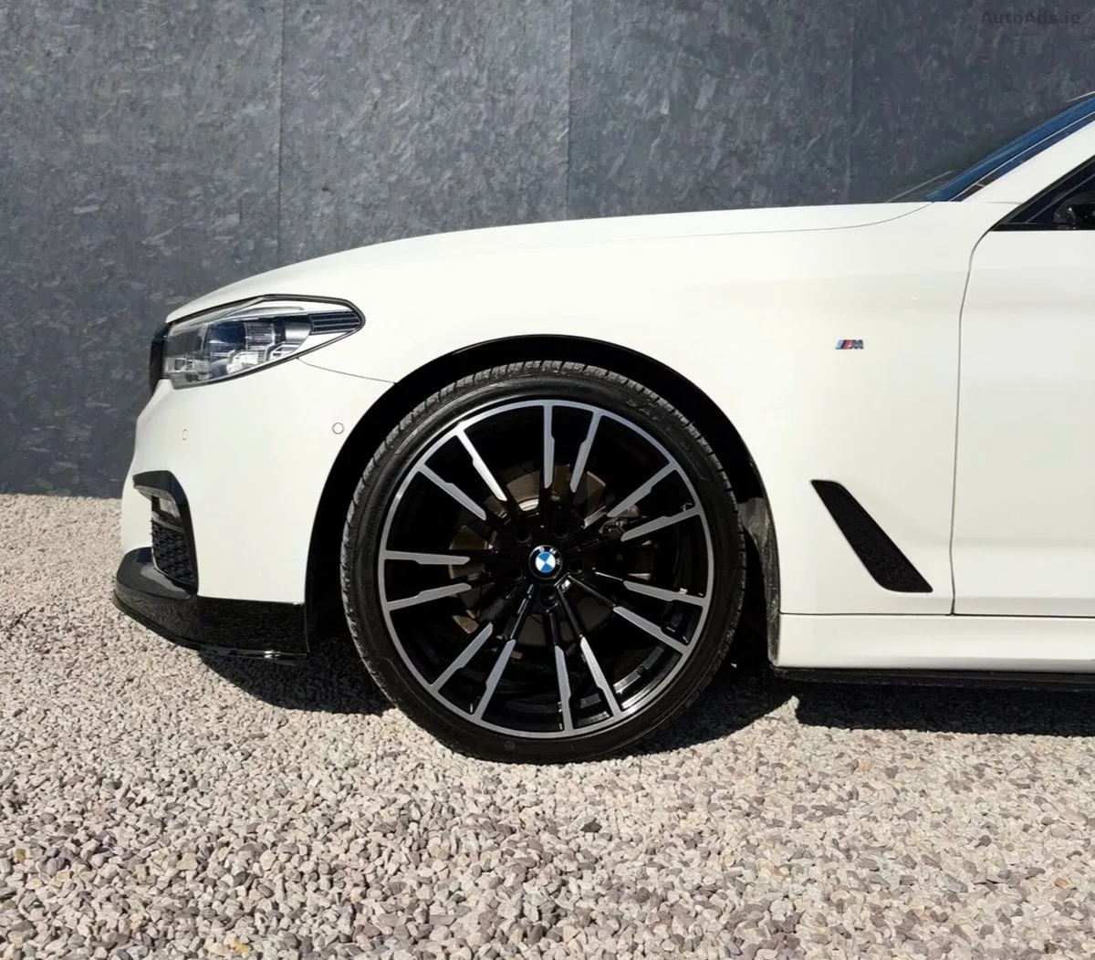 2017 BMW 5-Series – photo 12