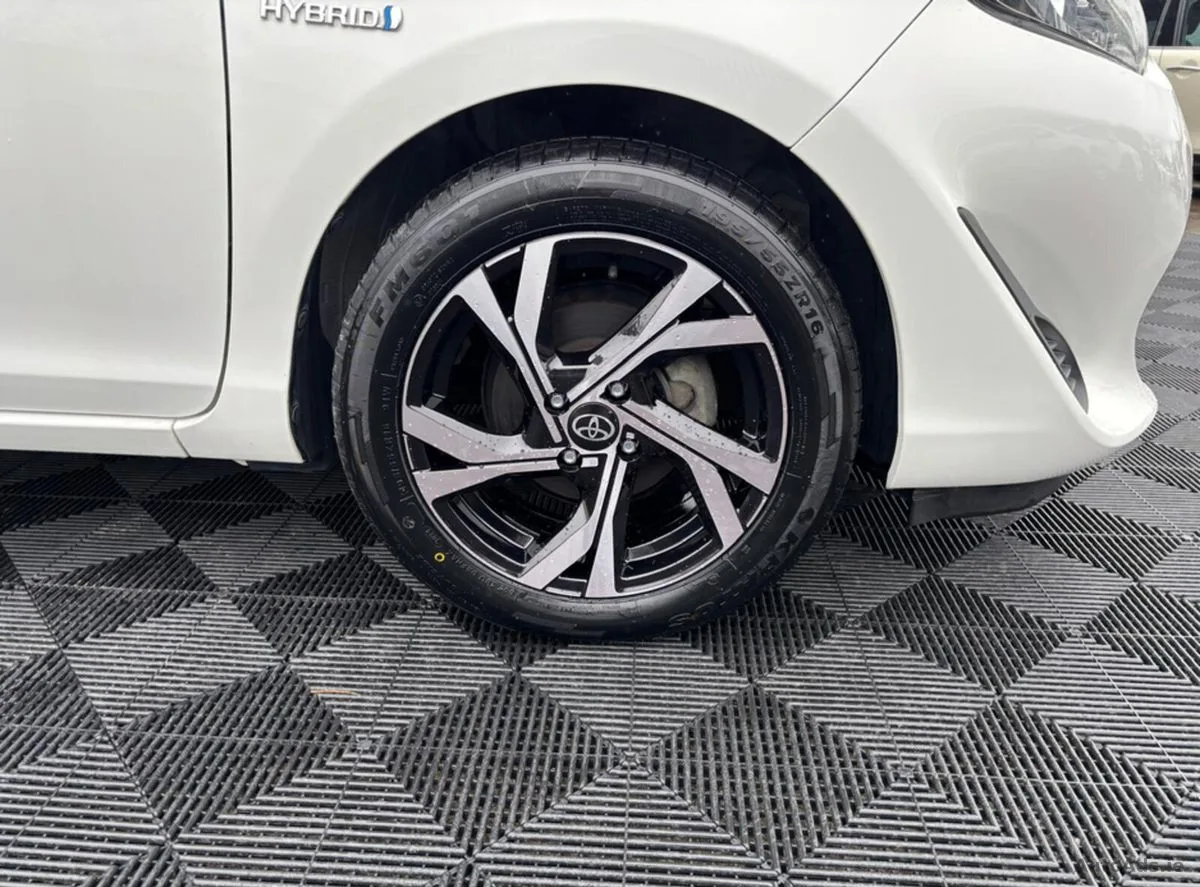 2017 Toyota Aqua – photo 3