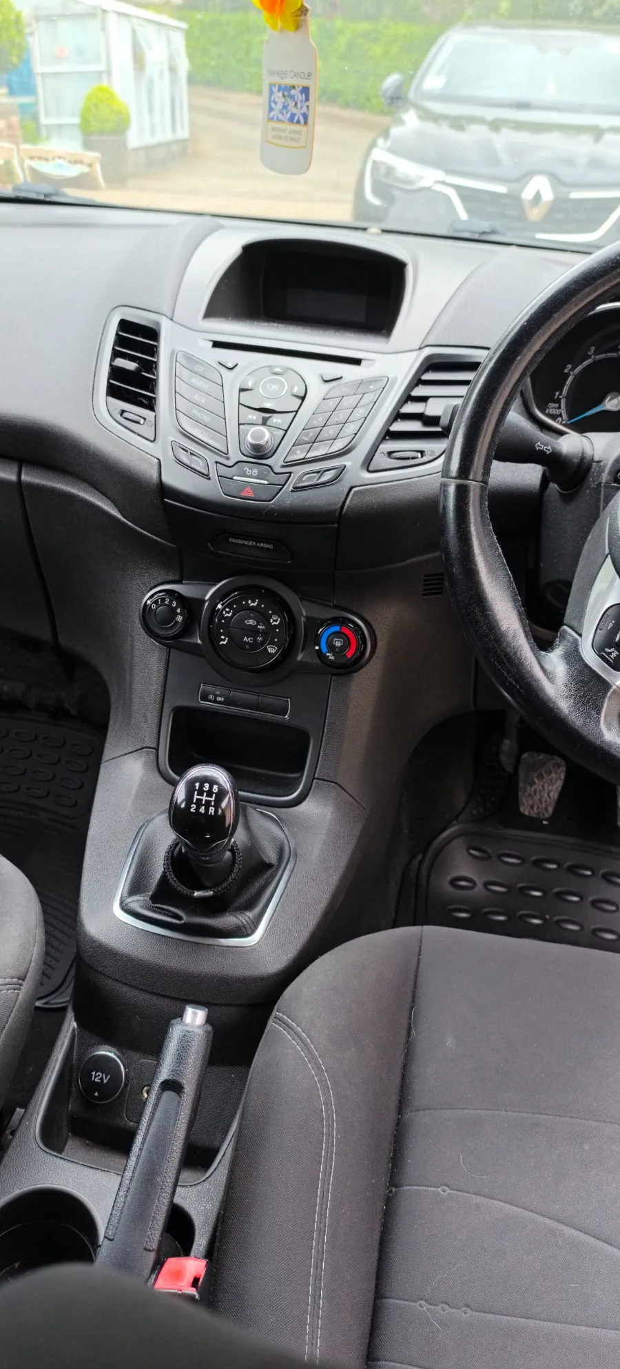 2015 Ford Fiesta – photo 1