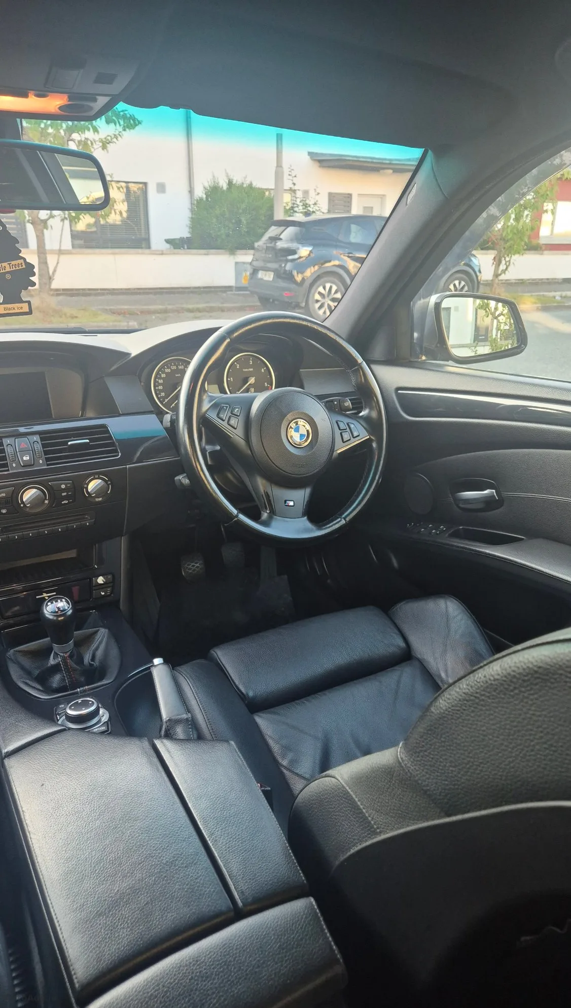 2010 BMW 5 Series – photo 8