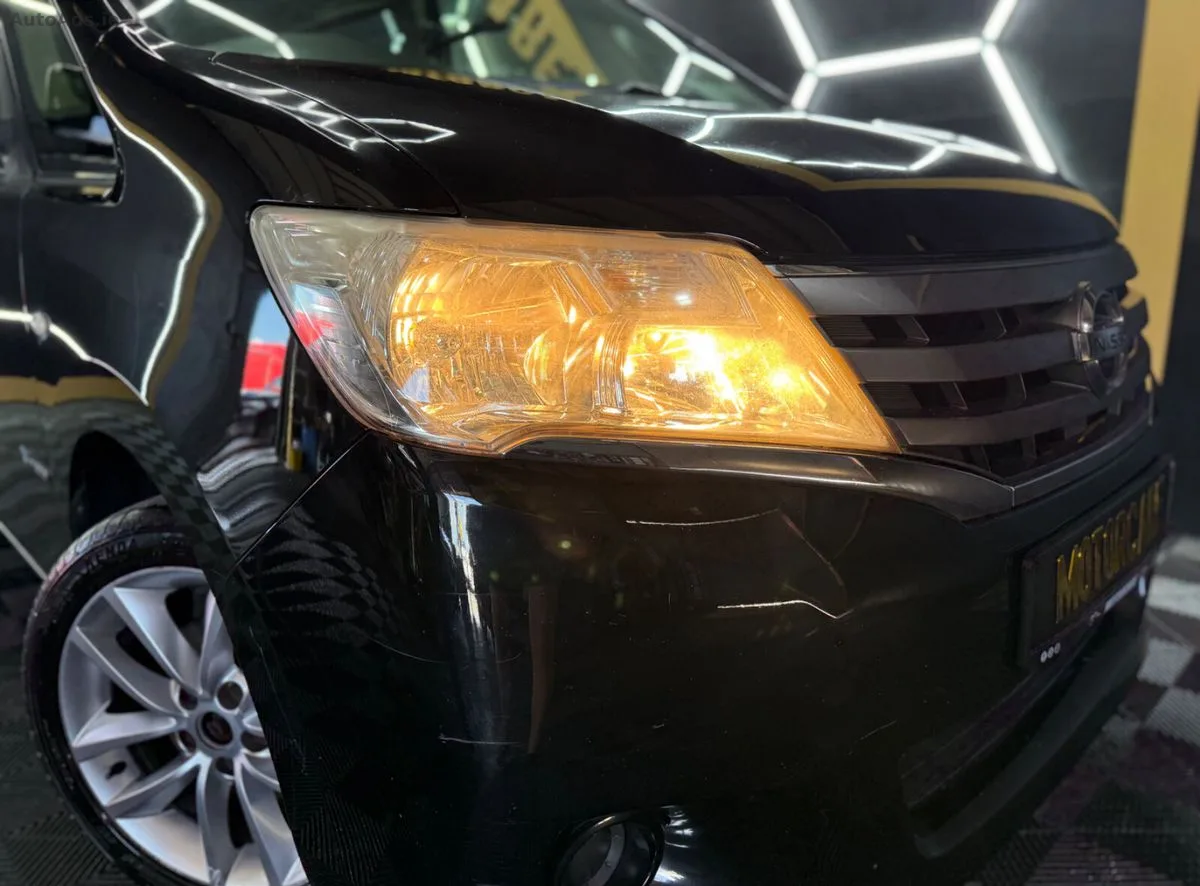 2013 Nissan Serena – photo 3