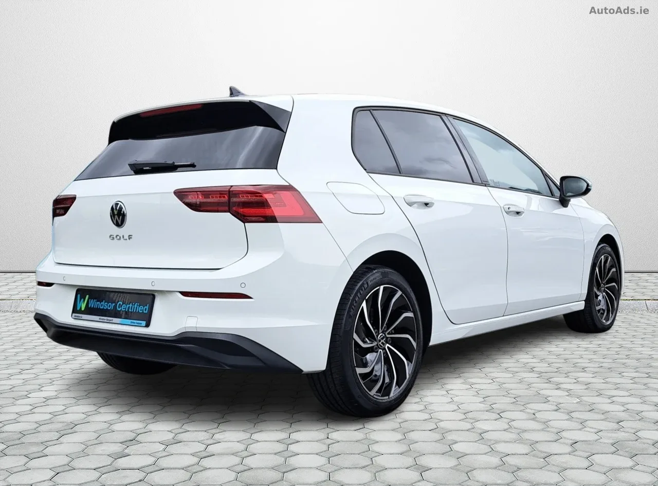 2024 Volkswagen Golf – photo 2
