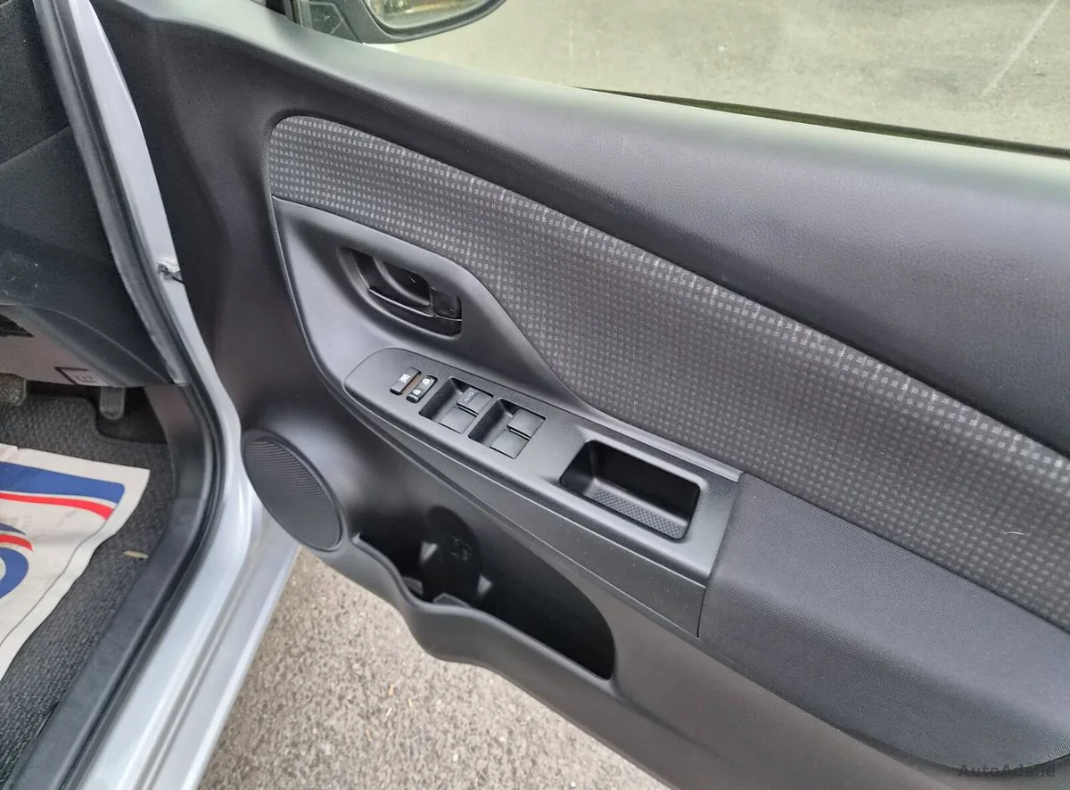 2019 Toyota Vitz – photo 10