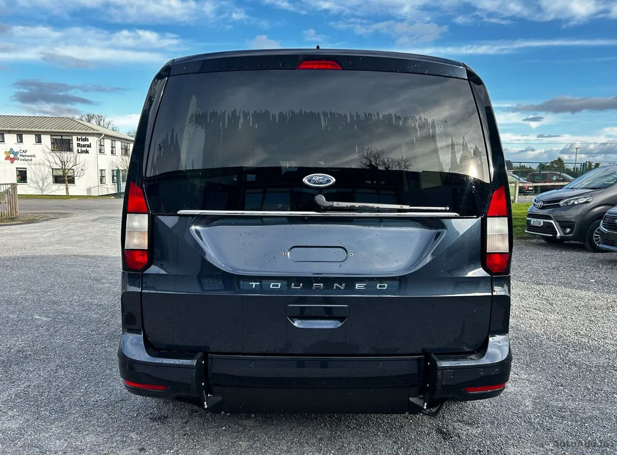 2026 Ford Tourneo Connect – photo 8