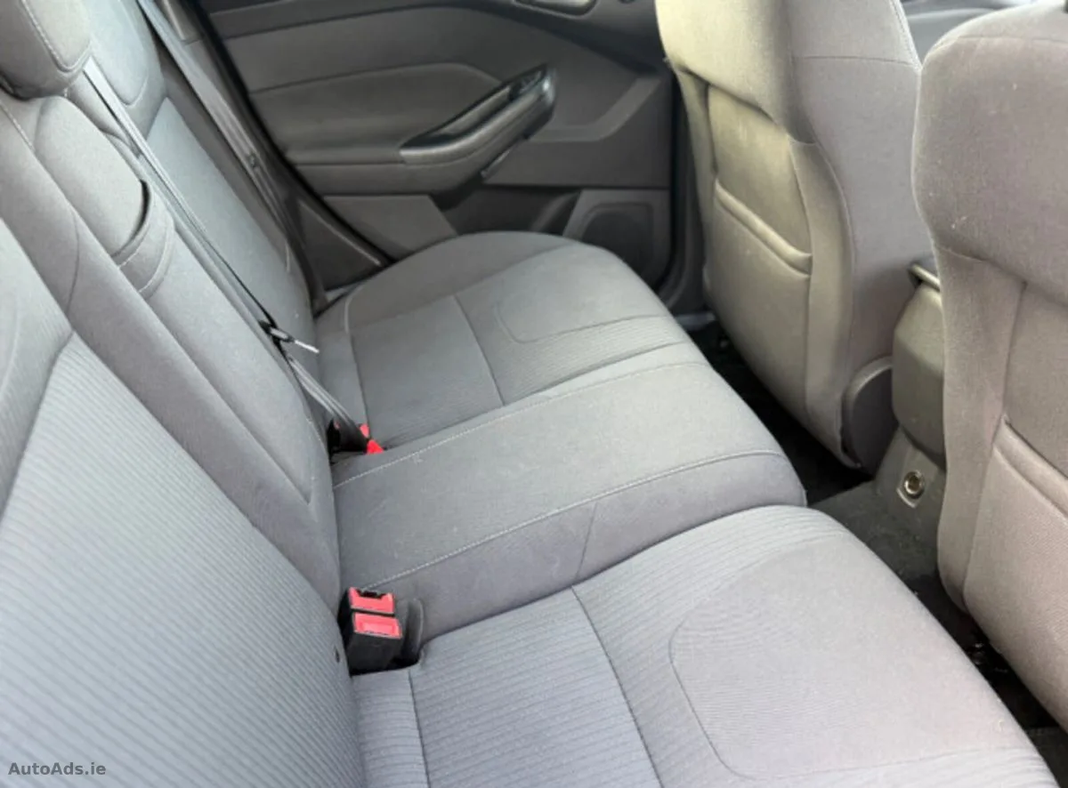 2011 Ford Focus – photo 18