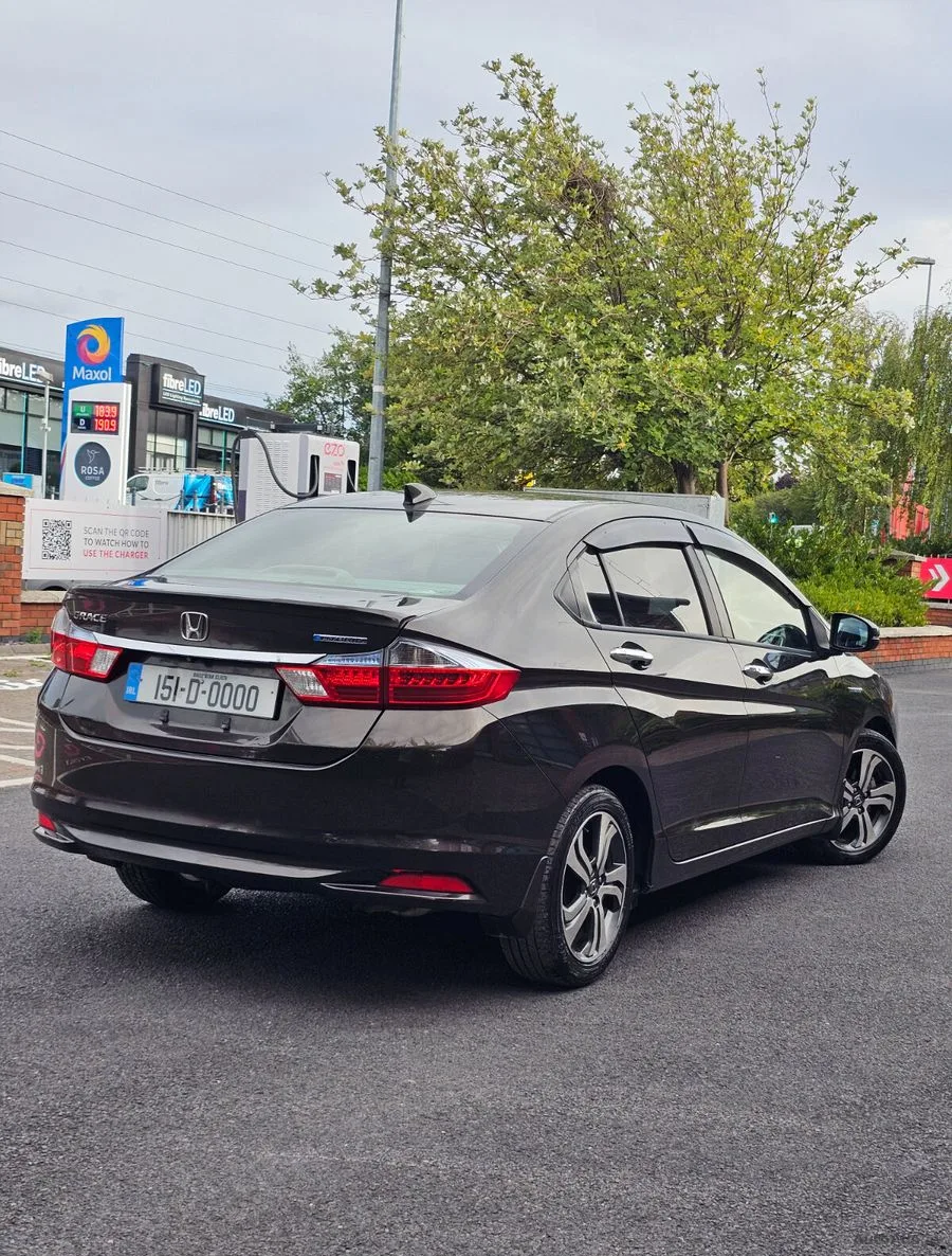 2015 Honda Grace – photo 2